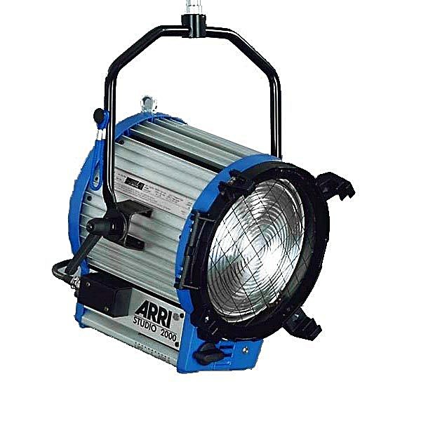 ARRI 2000 Junior · Alquiler de equipos audiovisuales en Bogotá, Colombia · ARTTV Pro Rental